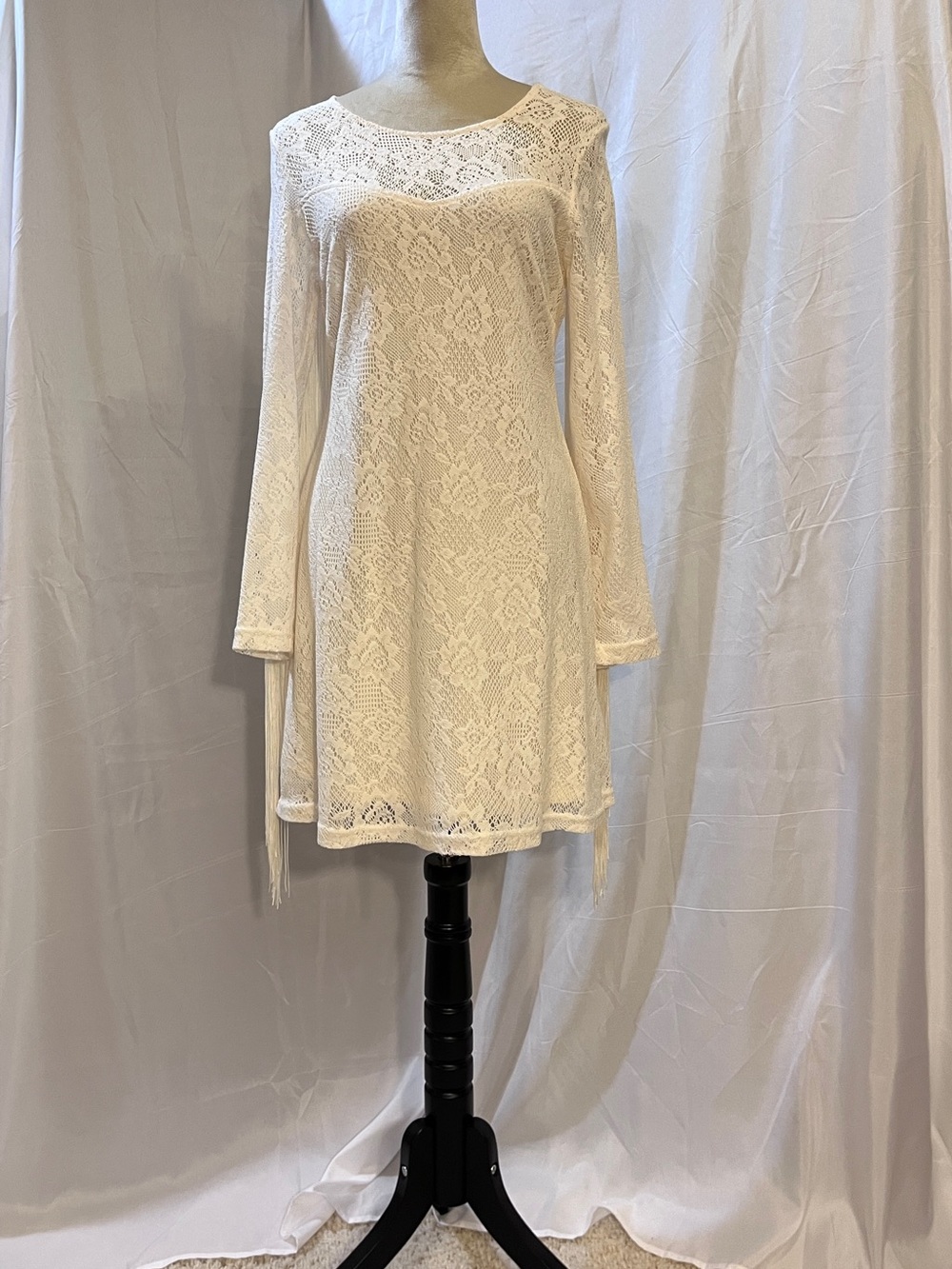 Idyllwind Elegant White Lace Long-Sleeve Dress size M
